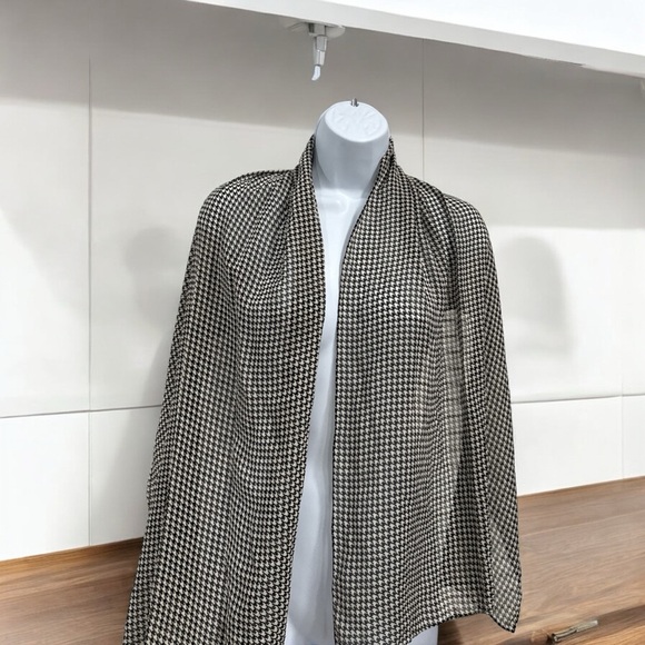 Banana Republic Monochrome Houndstooth Silk Scarf - Picture 8 of 8